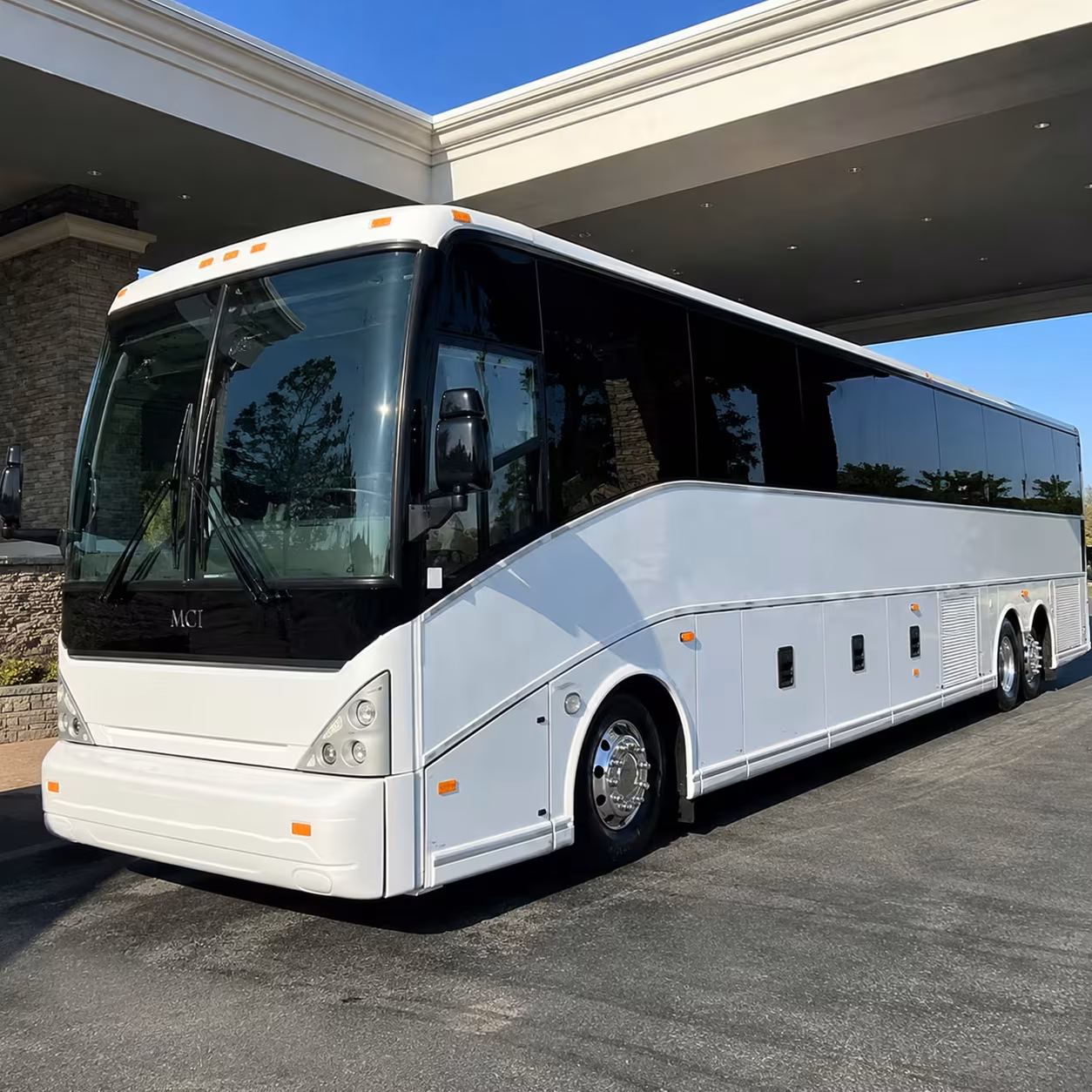 corporate airport shuttle buses for ventura business travel