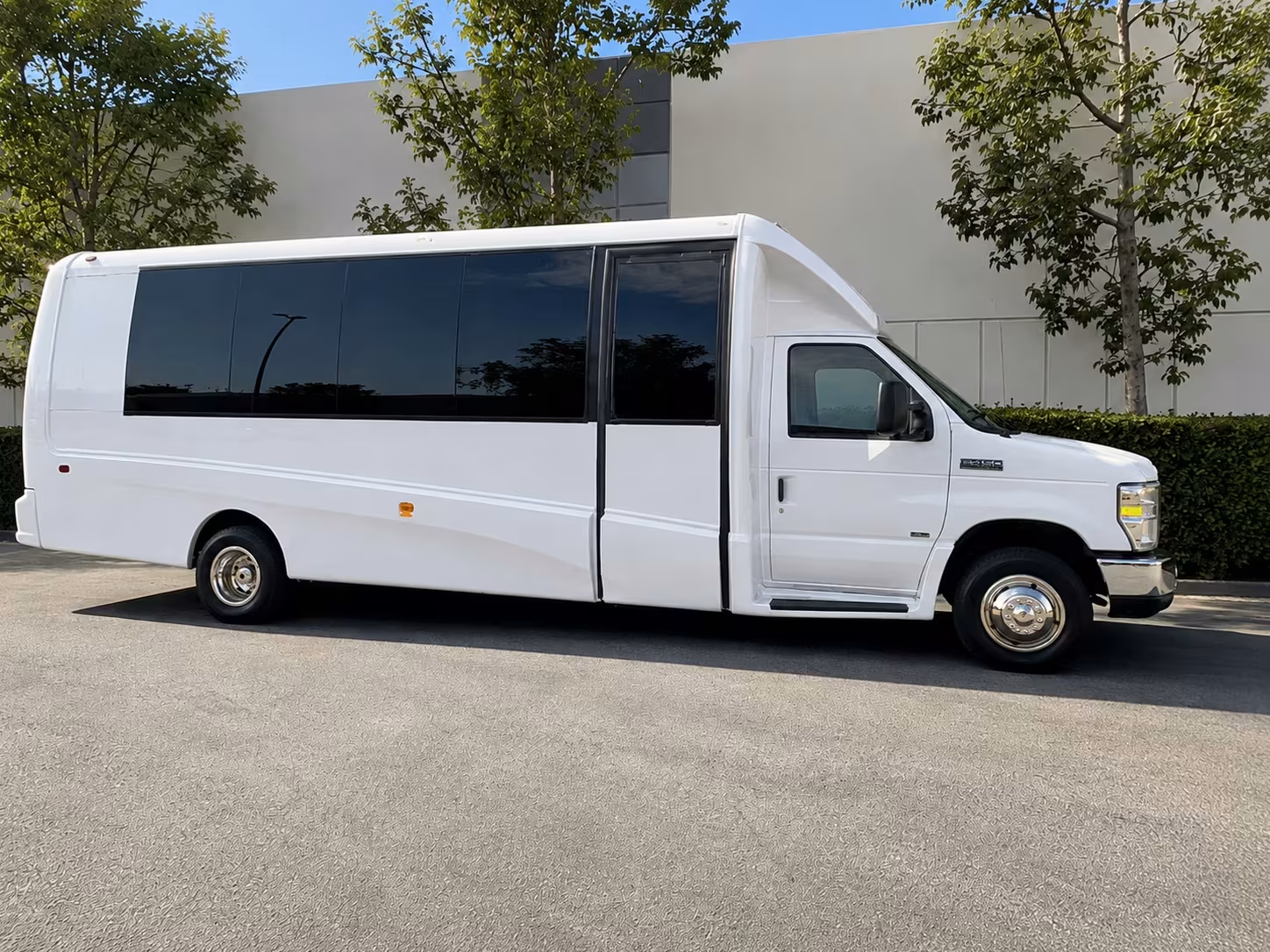 minibus and charter bus rentals in ventura for games and tournaments