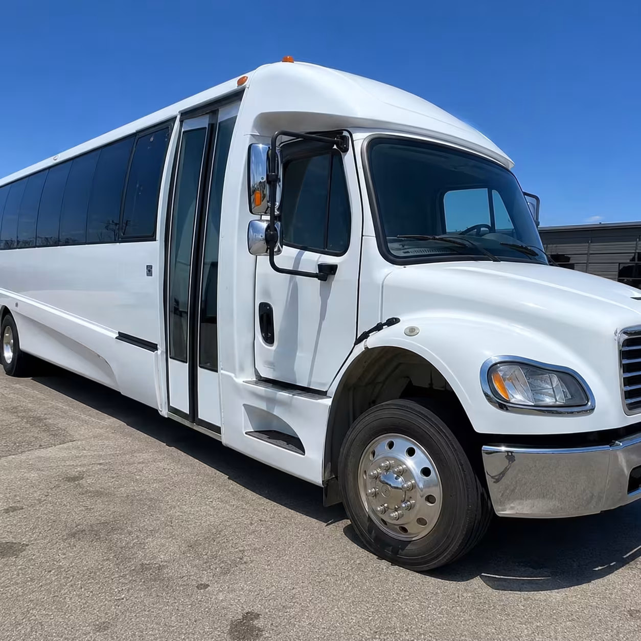 ventura 15 passenger minibus rental